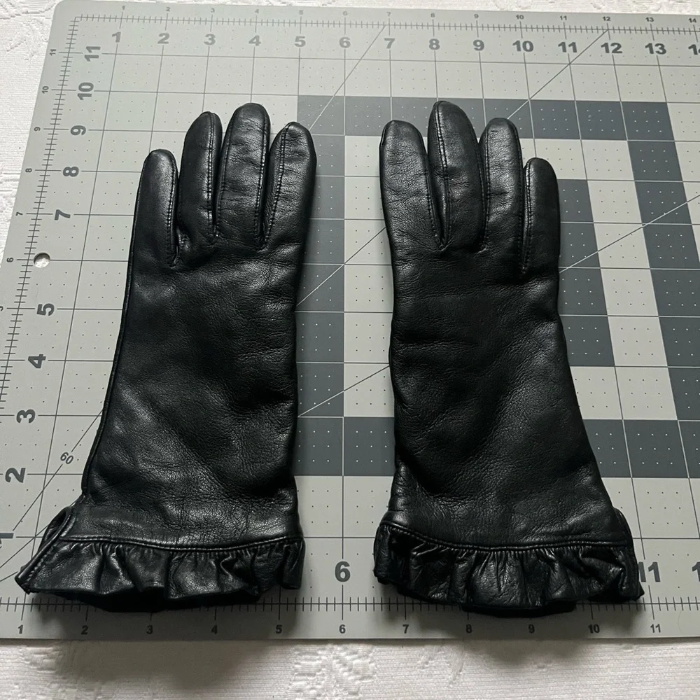 Totes Isotoner Black Genuine Leather Women’s Gloves Ruffled Edge Size 7